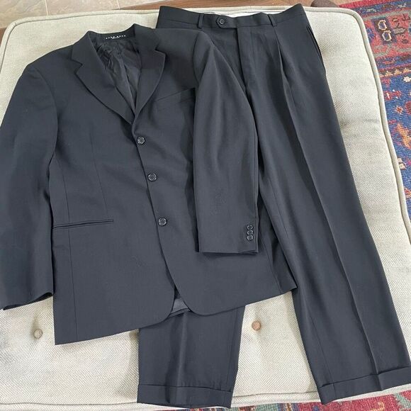Hugo Boss Black Suit 3 Button Pleated Cuffed 42L - Picture 1 of 11